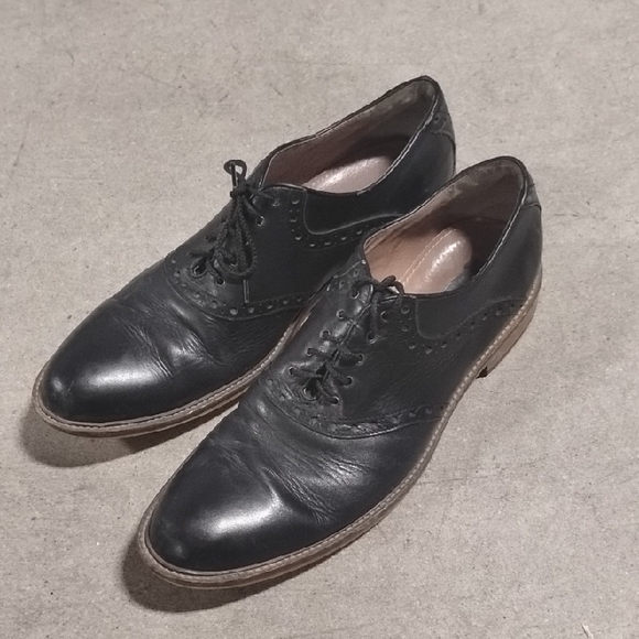 Classic Black Leather Men's Oxfords - Picture 2 of 5